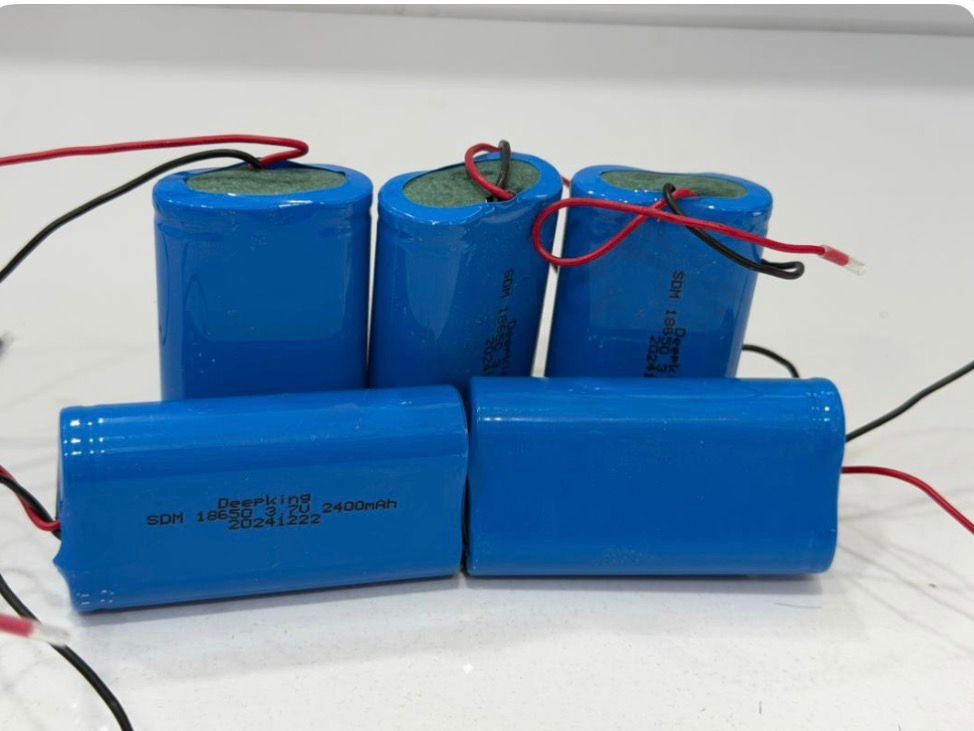 باتری لیتیوم یون 18650سرتخت 3/7ولت 2400mAh دو تایی سیمدار(تکی خرید نفرمایید ارسال نداریم)